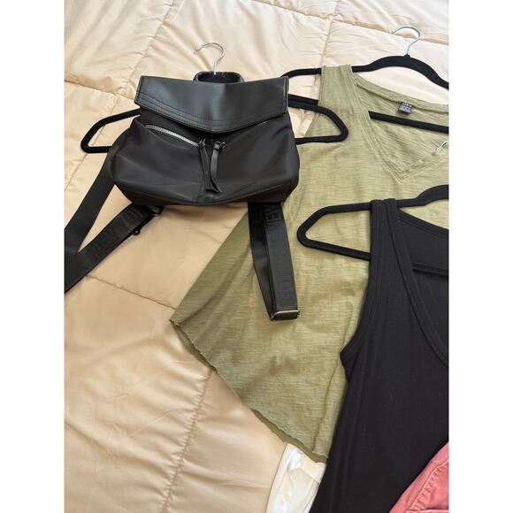 🌿 Weekend Outfit Bundle – Botkier Backpack + Summer Staples Size S/M & 8 Shorts - Picture 3 of 10